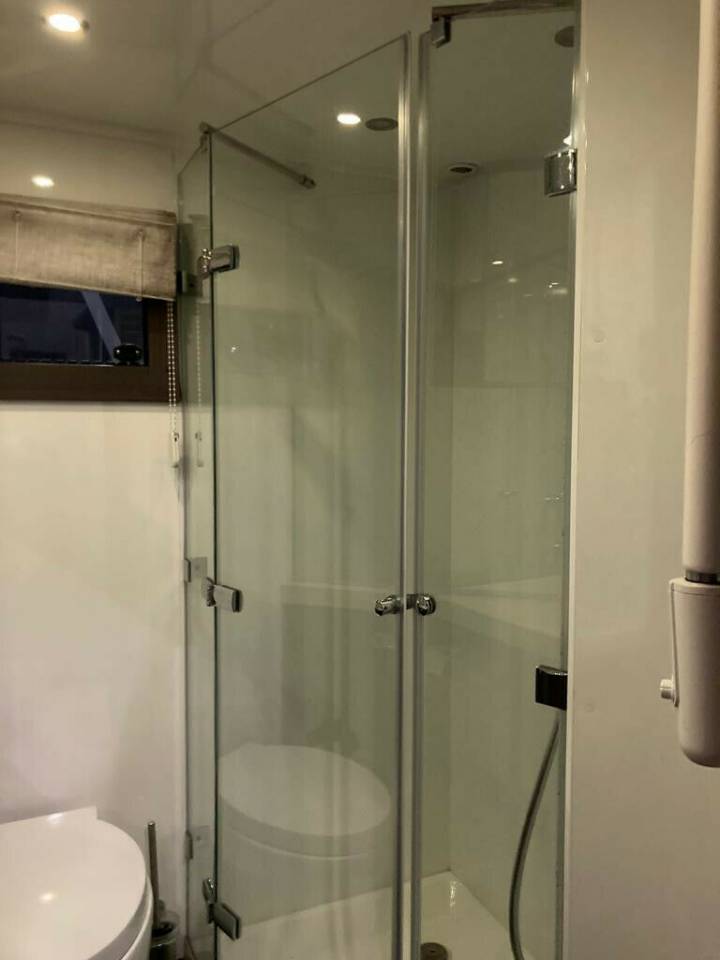 IVECO STRALIS 360 STX POP OUT GROOM LIVING