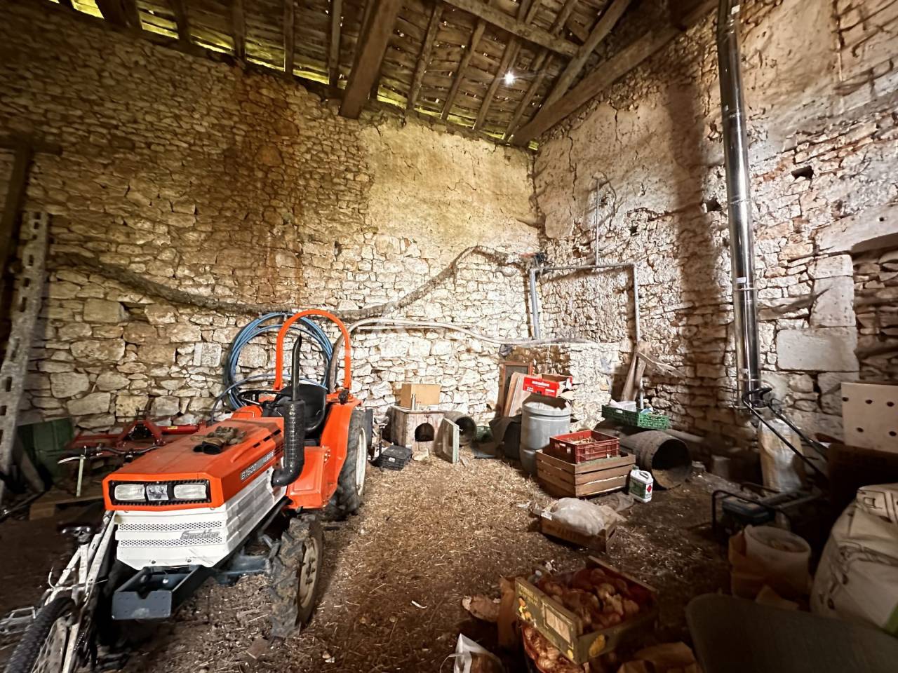 Propri&eacute;t&eacute; avec g&icirc;te sur 4ha