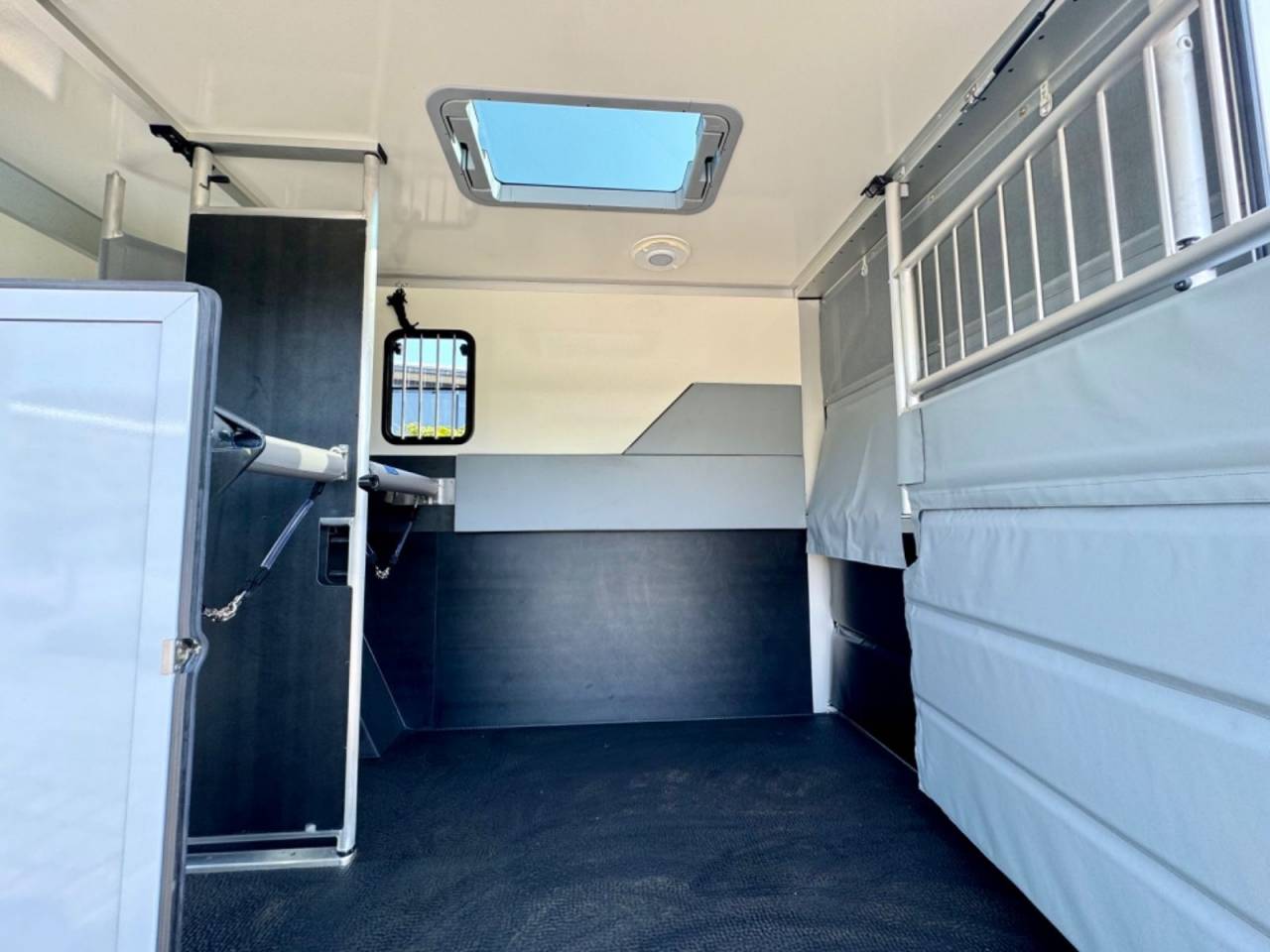 NISSAN INTERSTAR DCI 165 MSG STALLION LIGHT