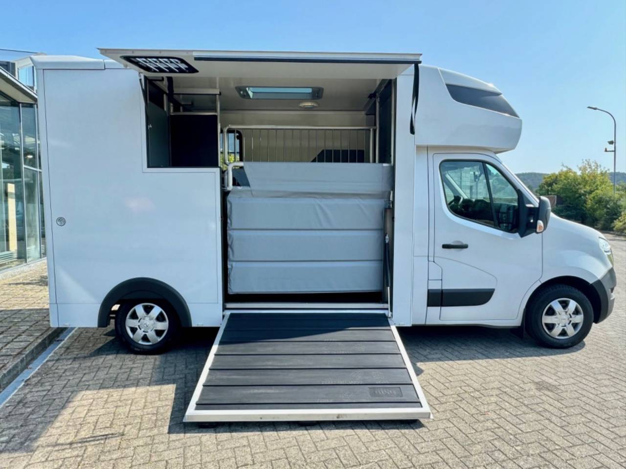 NISSAN INTERSTAR DCI 165 MSG STALLION LIGHT