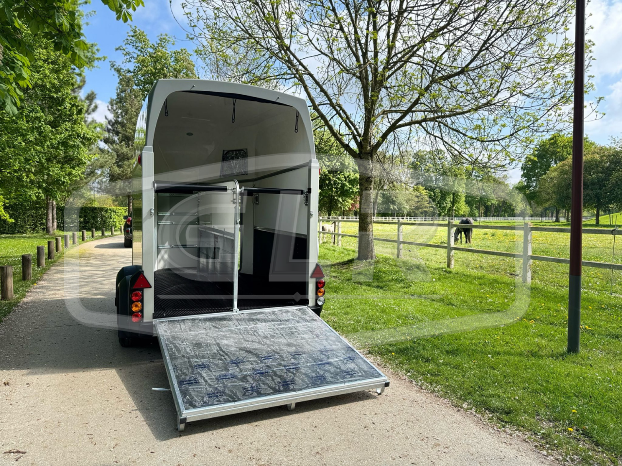 NOUVEAUTÉ - VAN  IFOR WILLIAMS NEUF - HBECO - 2 PLACES 