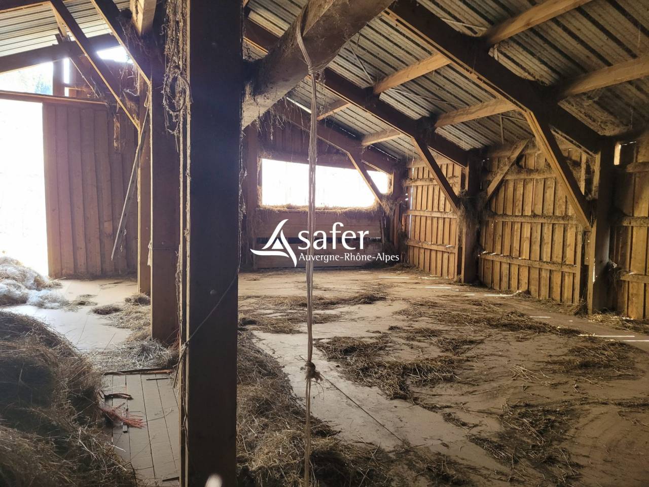 Ferme sur les hauteurs de Mo&ucirc;tiers