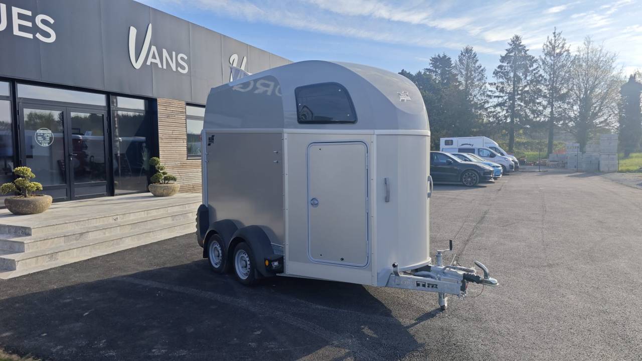 Van 2 chevaux Ifor Williams HBEco 506