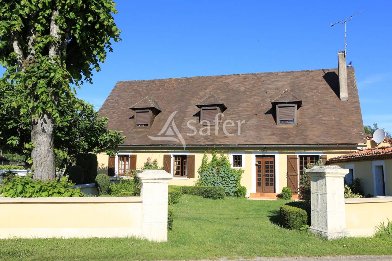 Propri&eacute;t&eacute; quercynoise sur 5 ha proche Cahors et A20