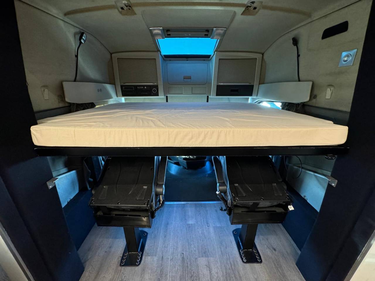 VOLVO FH 420 PAILLARD 7 CHEVAUX DOUBLE POP-OUT / VENDU