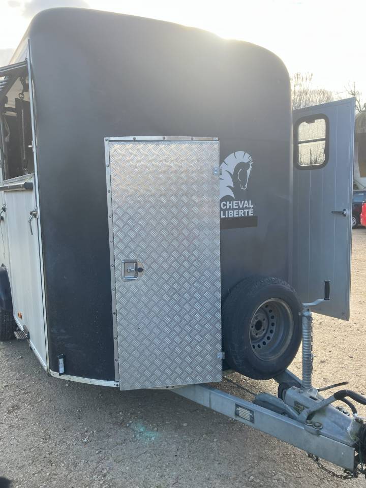 VEND VAN CHEVAL LIBERTE 4 PLACES