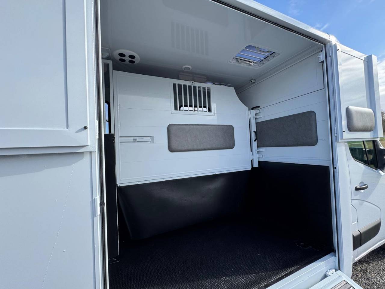 Renault Master TBST stalle 3 - VENDU