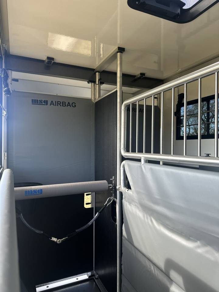 IVECO DAILY 35-210 HI-MATIC MSG STALLION LIGHT