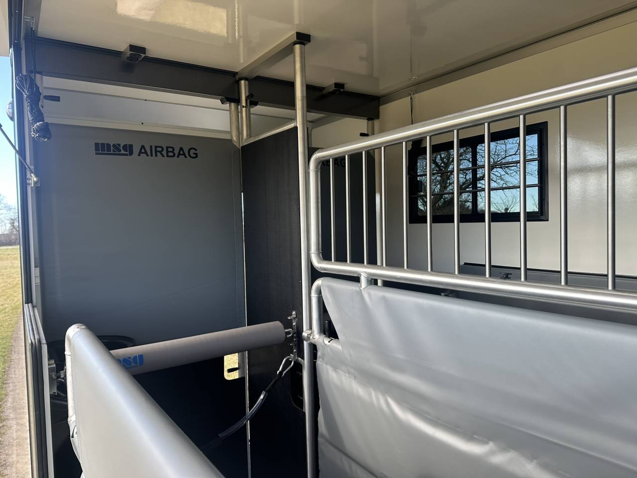 IVECO DAILY 35-210 HI-MATIC MSG STALLION LIGHT