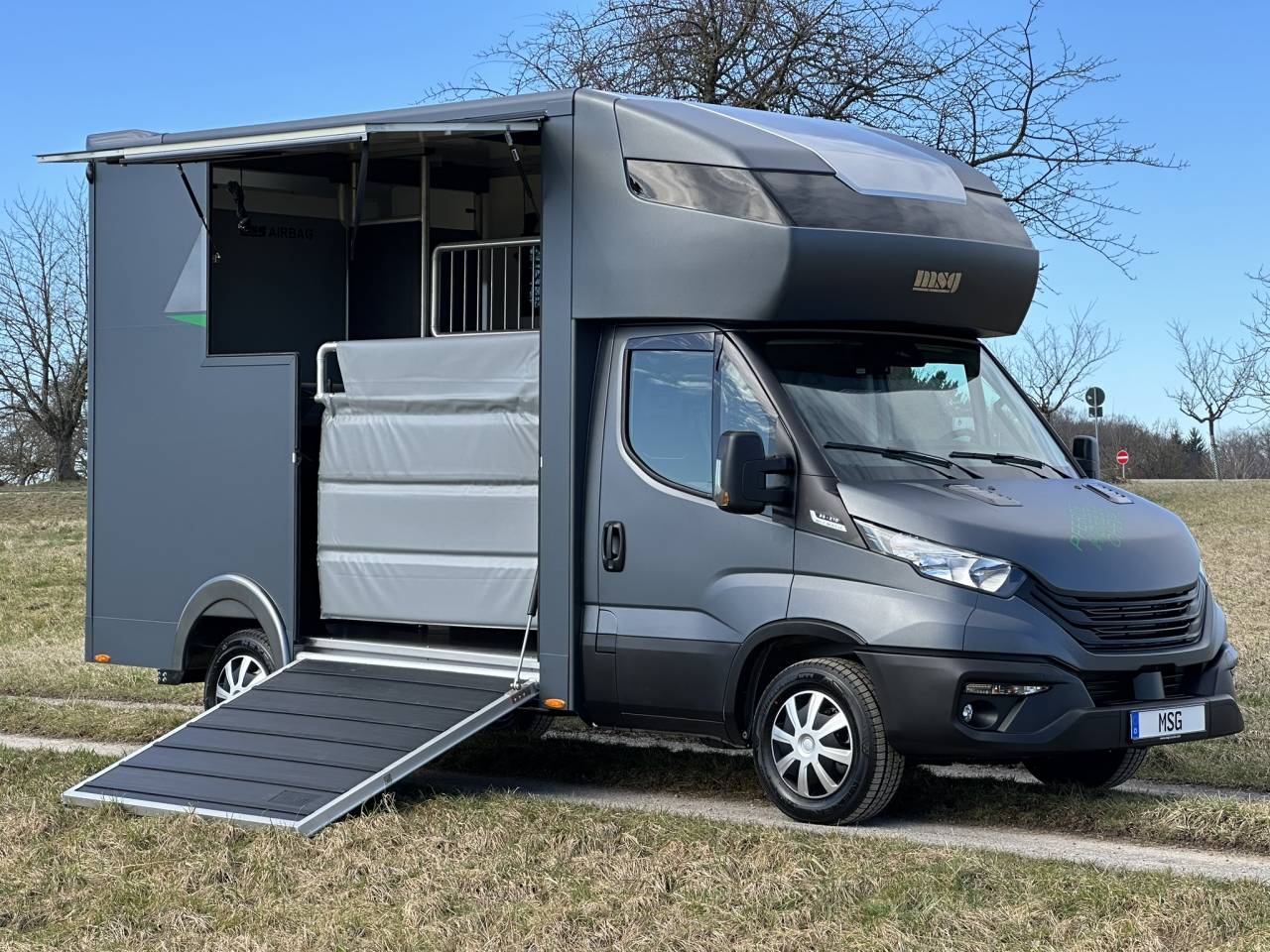 IVECO DAILY 35-210 HI-MATIC MSG STALLION LIGHT