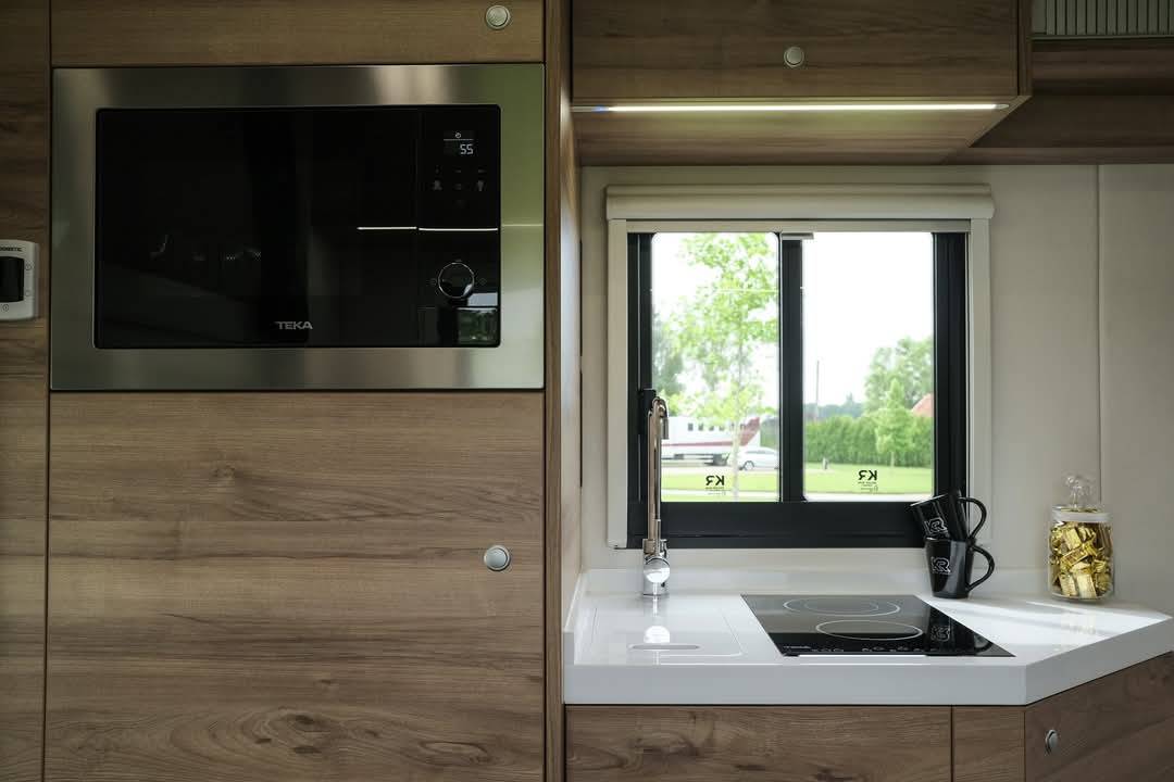 Camion poids lourd 9 chevaux Krismar avec appartement 