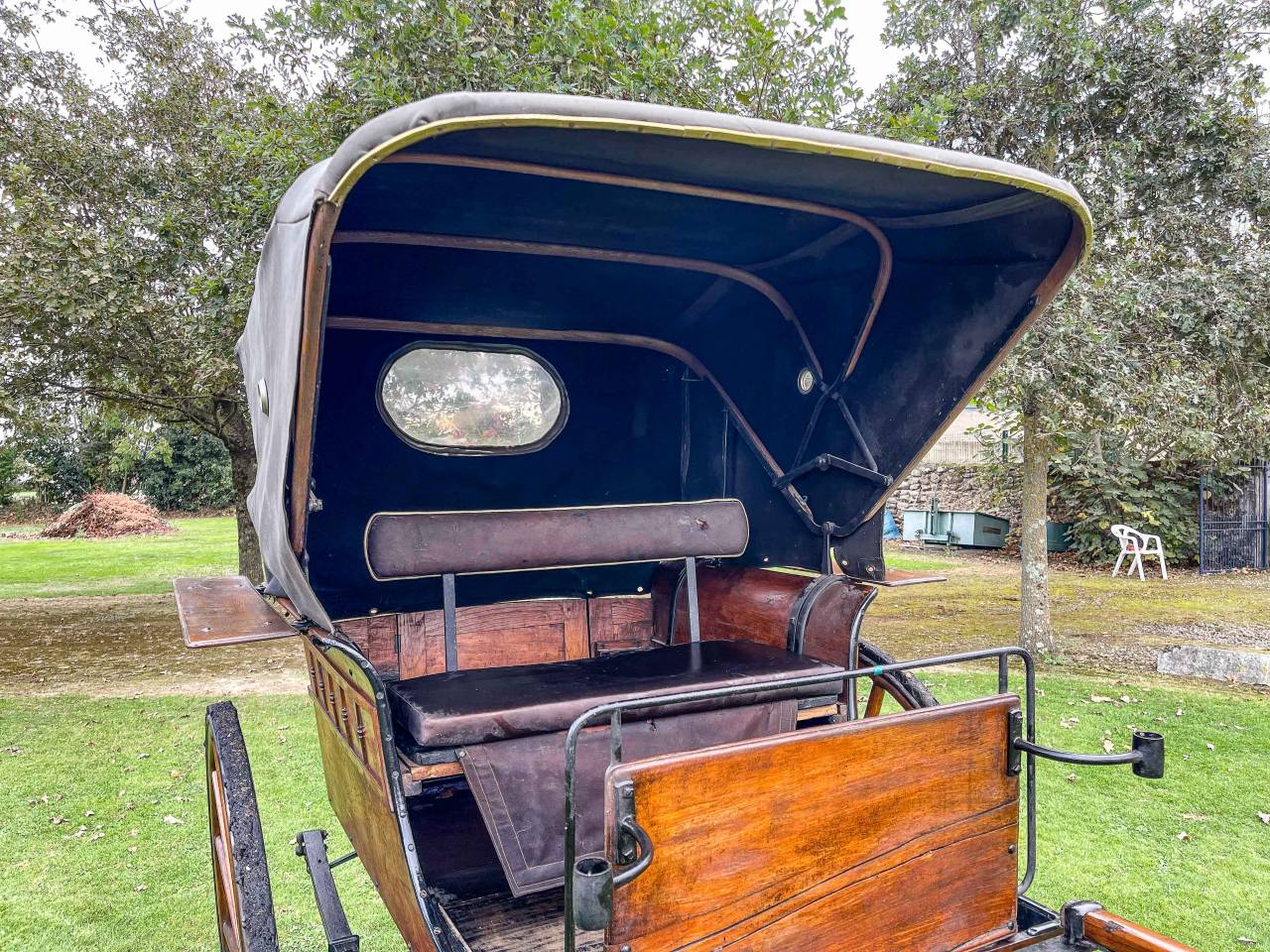 Calèche demi-tonneau à deux roues, début XXème siècle, 