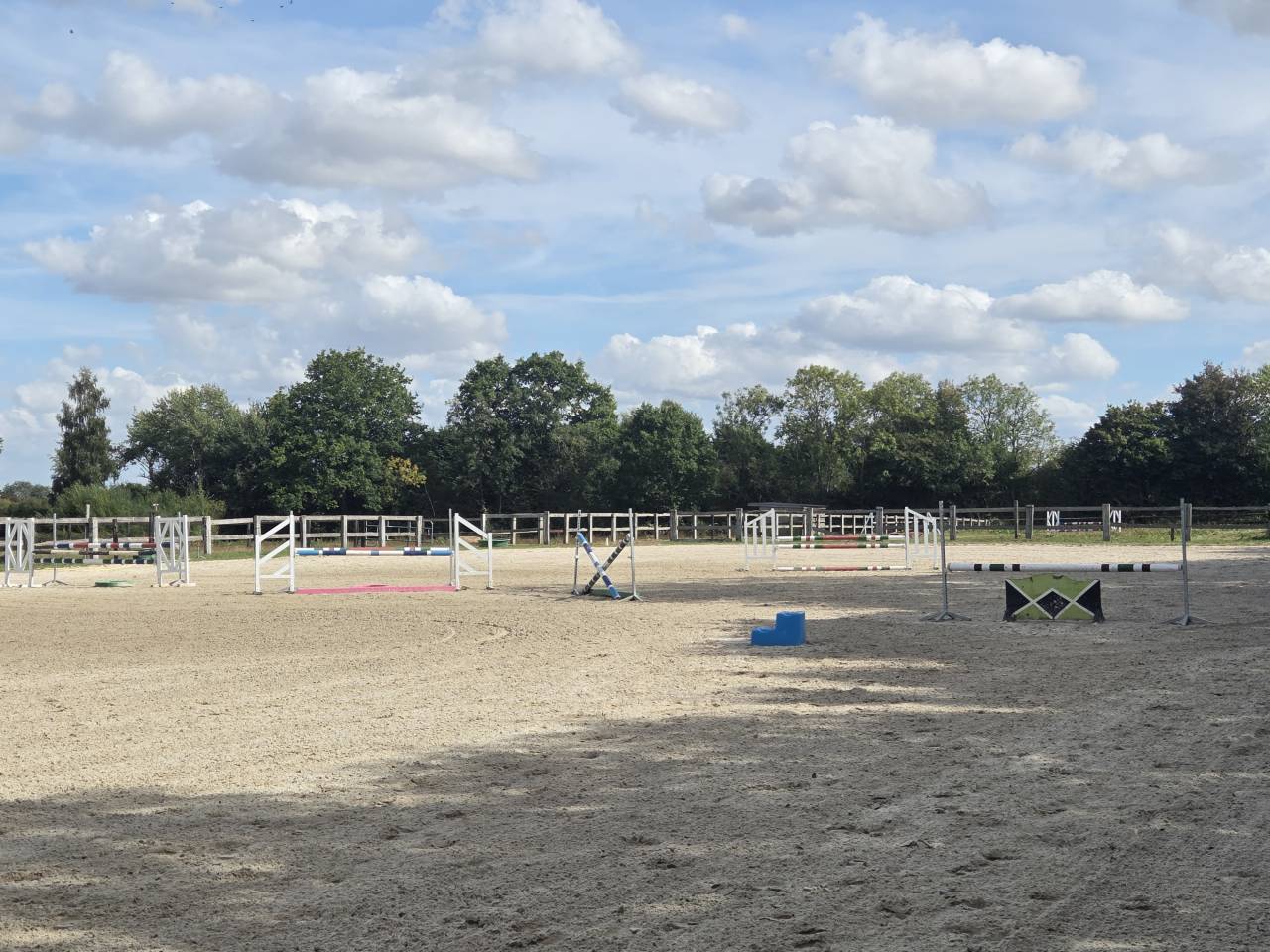 ECURIE DE PROPRIÉTAIRES - PENSIONS /30mn de Deauville 
