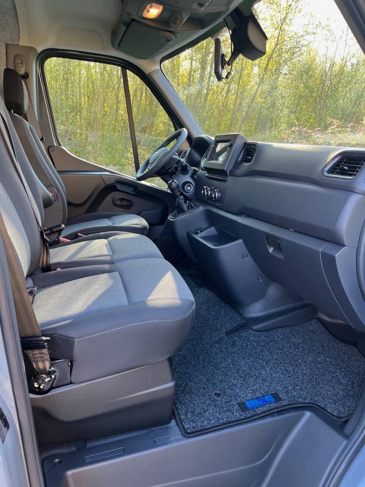 NISSAN INTERSTAR DCI 165 MSG STALLION LIGHT