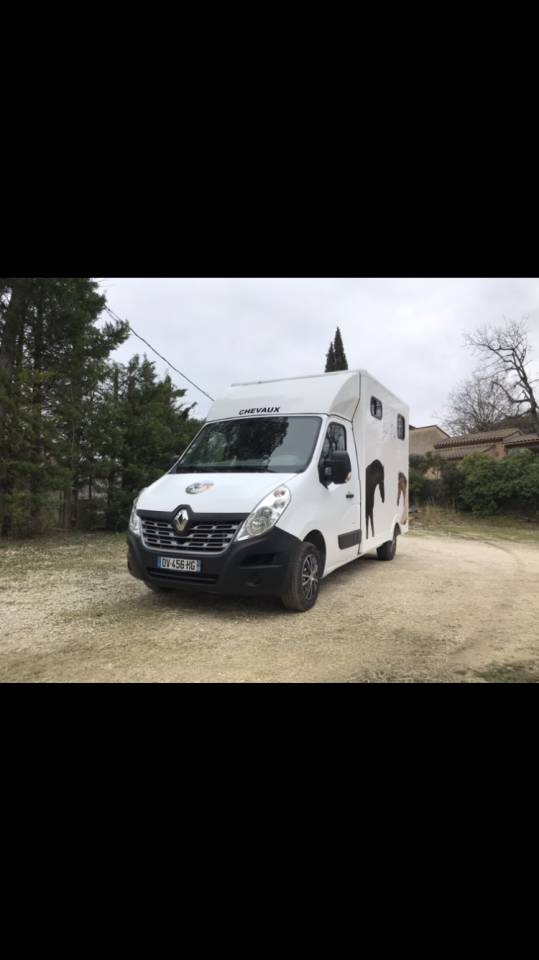Transformation véhicule carrosserie transport chevaux