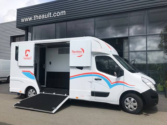 Camion pour chevaux Theault - TO 743