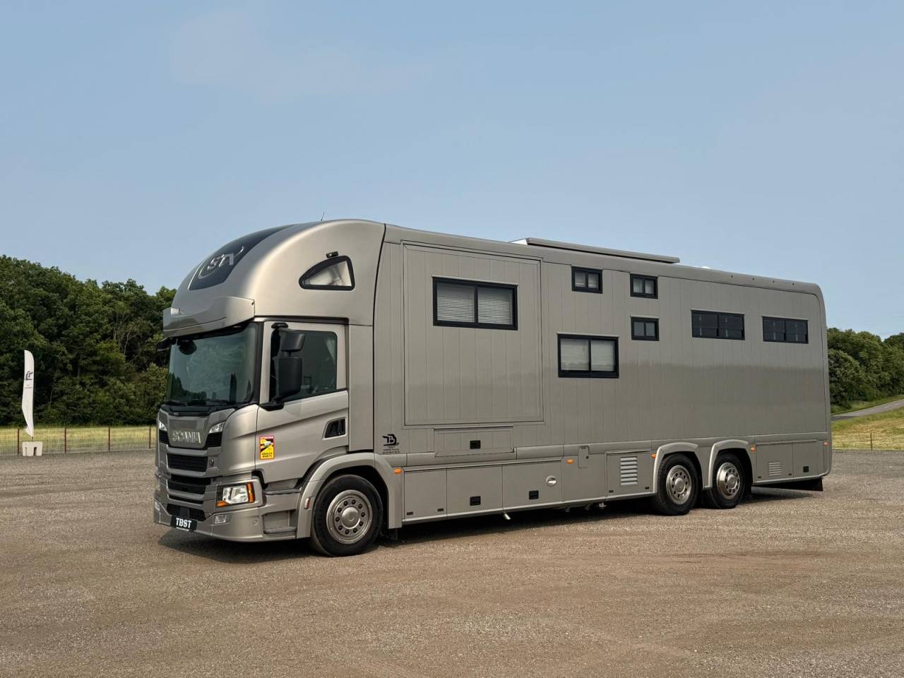 STX 6 CHEVAUX AVEC POP OUT, PUSH UP - VENDU