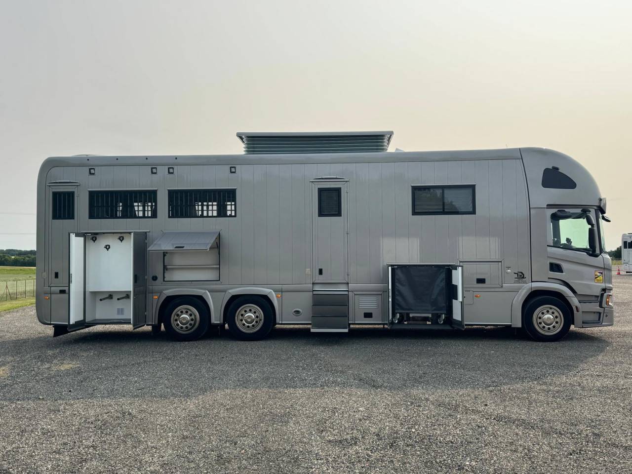 STX 6 CHEVAUX AVEC POP OUT, PUSH UP - VENDU