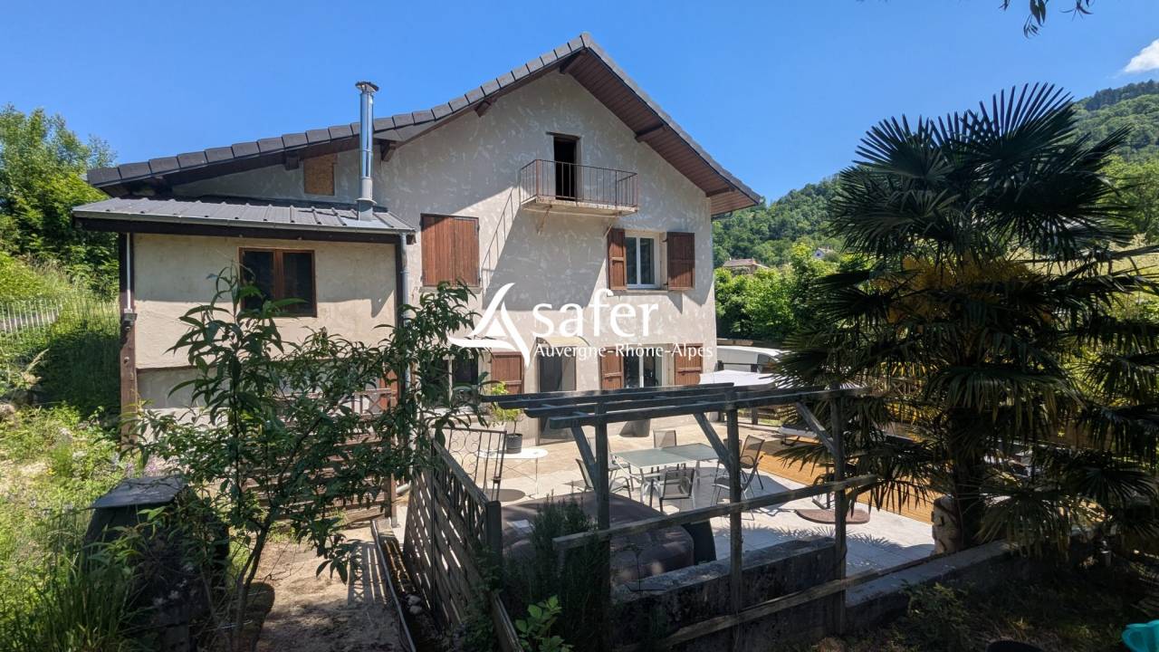 Centre &eacute;questre converti en &eacute;levage canin