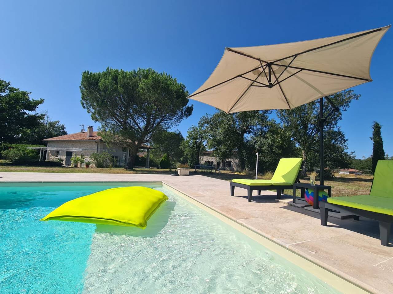 Ranch du Roc Gite &eacute;questre. GR/P600 hectares de foret. 