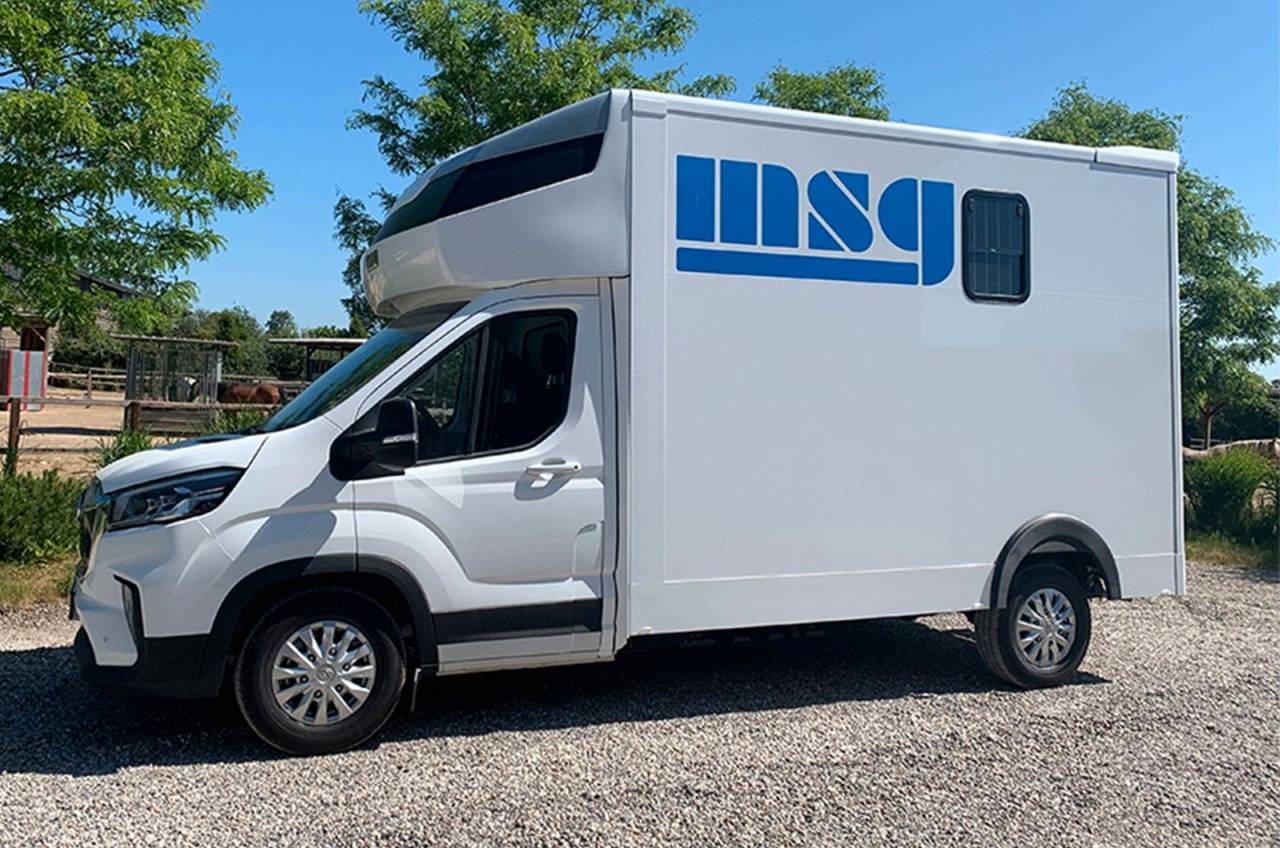 MAXUS DELIVER 9 LUXURY MSG STALLION LIGHT