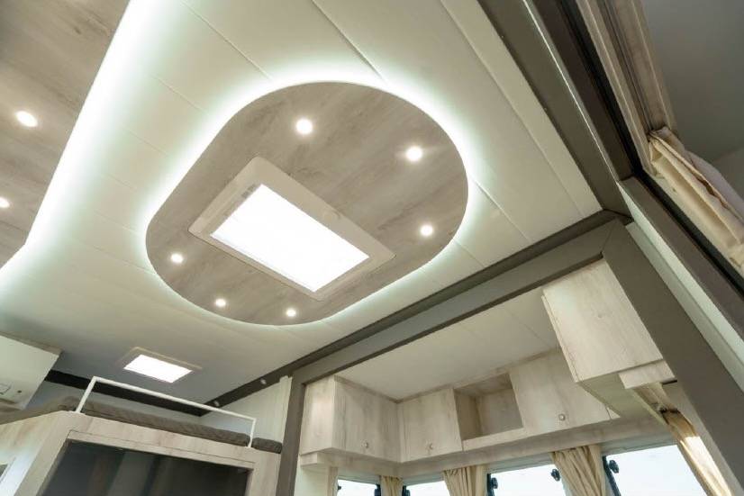 MAN TGM 18.320 HTI POP OUT 6 HORSES