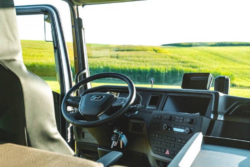 MAN TGM 18.320 HTI POP OUT 6 HORSES