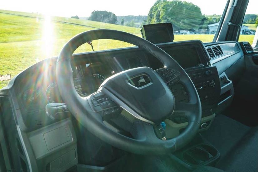 MAN TGM 18.320 HTI POP OUT 6 HORSES