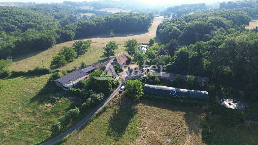 Propriété bâtie typique du Sud Corrèze en Limite du Lot