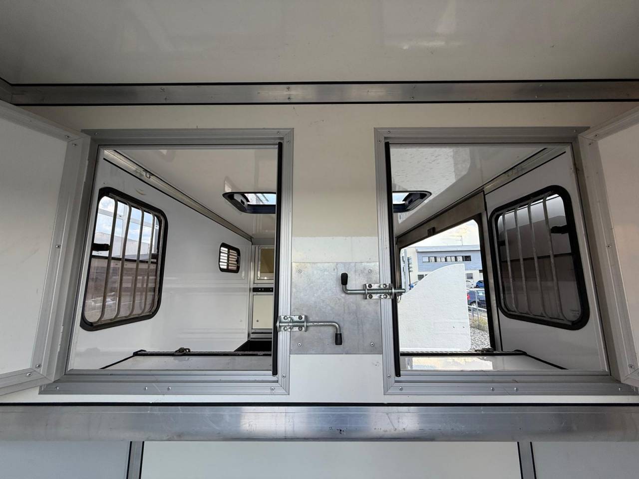 VL CAVALCAR 180 CH BOITE AUTOMATIQUE / VENDU