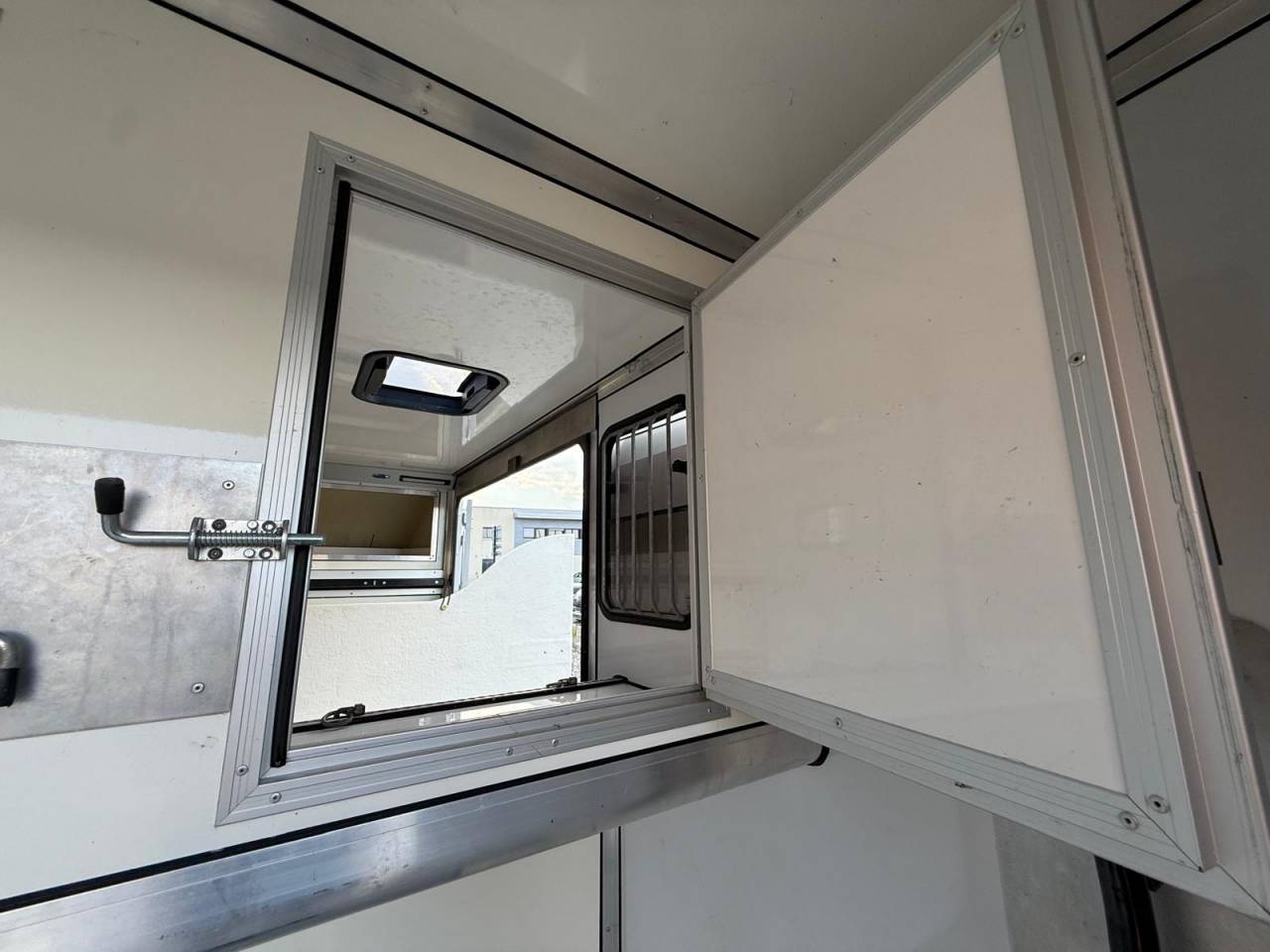 VL CAVALCAR 180 CH BOITE AUTOMATIQUE / VENDU