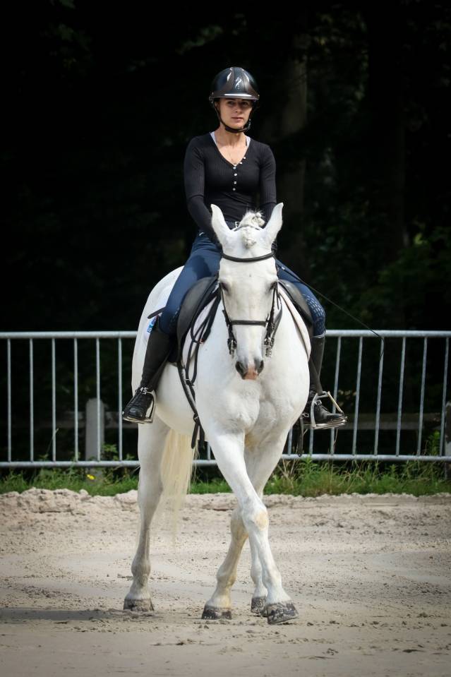 Monitrice d'équitation indépendante