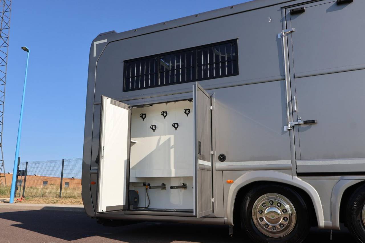 MERCES-BENZ ACTROS 26.40 AKX / 6 places pop-out