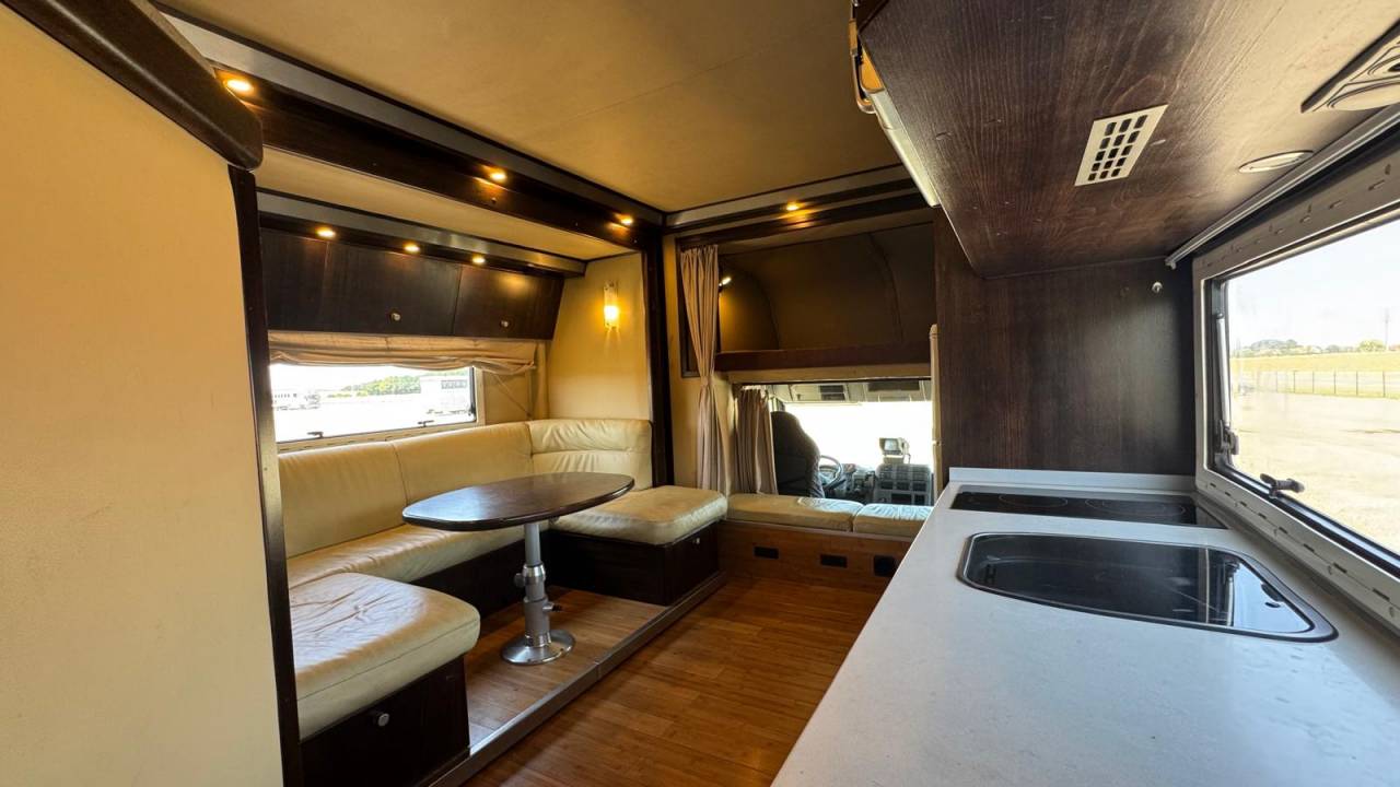 STX 6 chevaux avec pop out