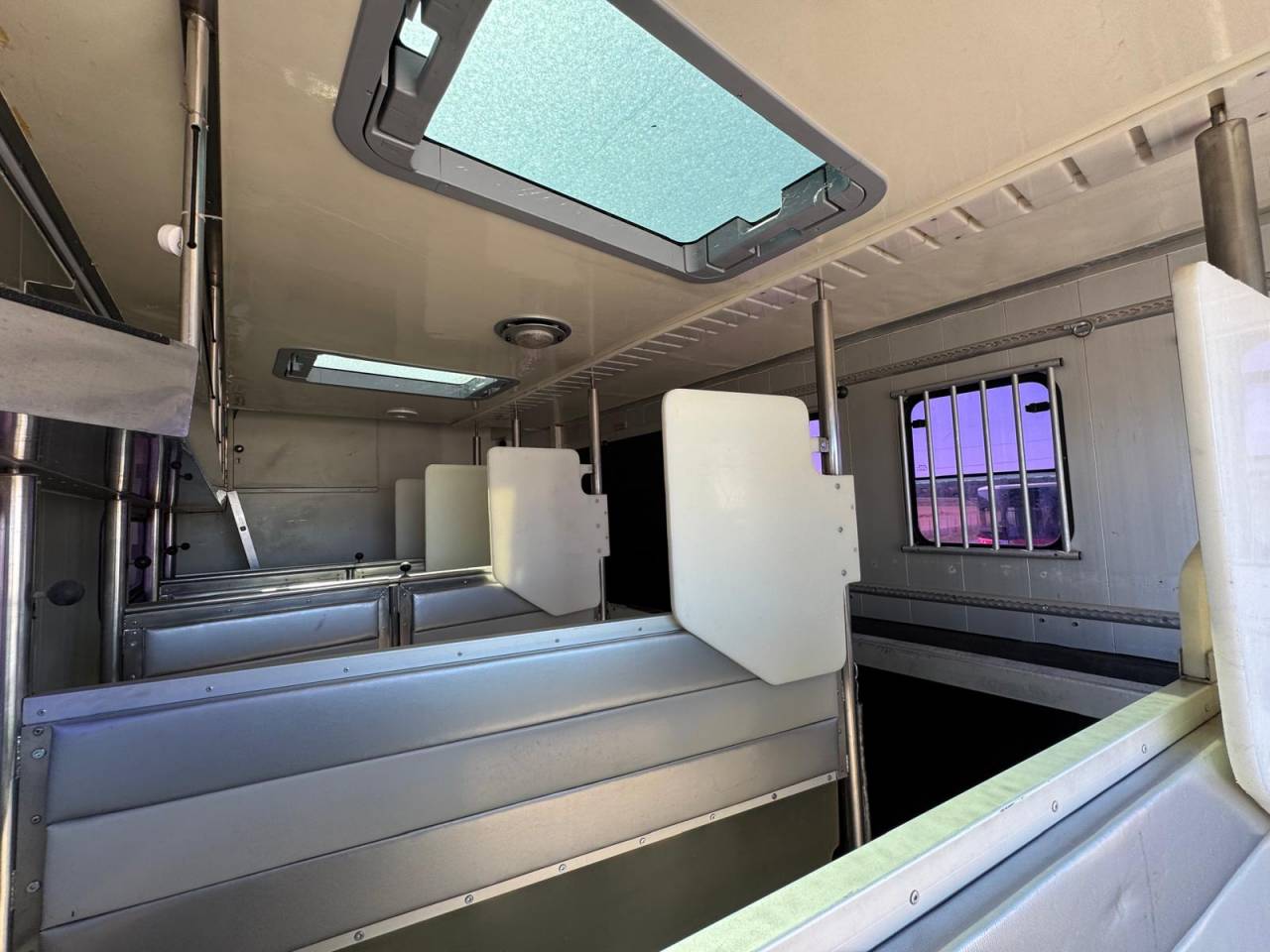 STX 6 chevaux avec pop out