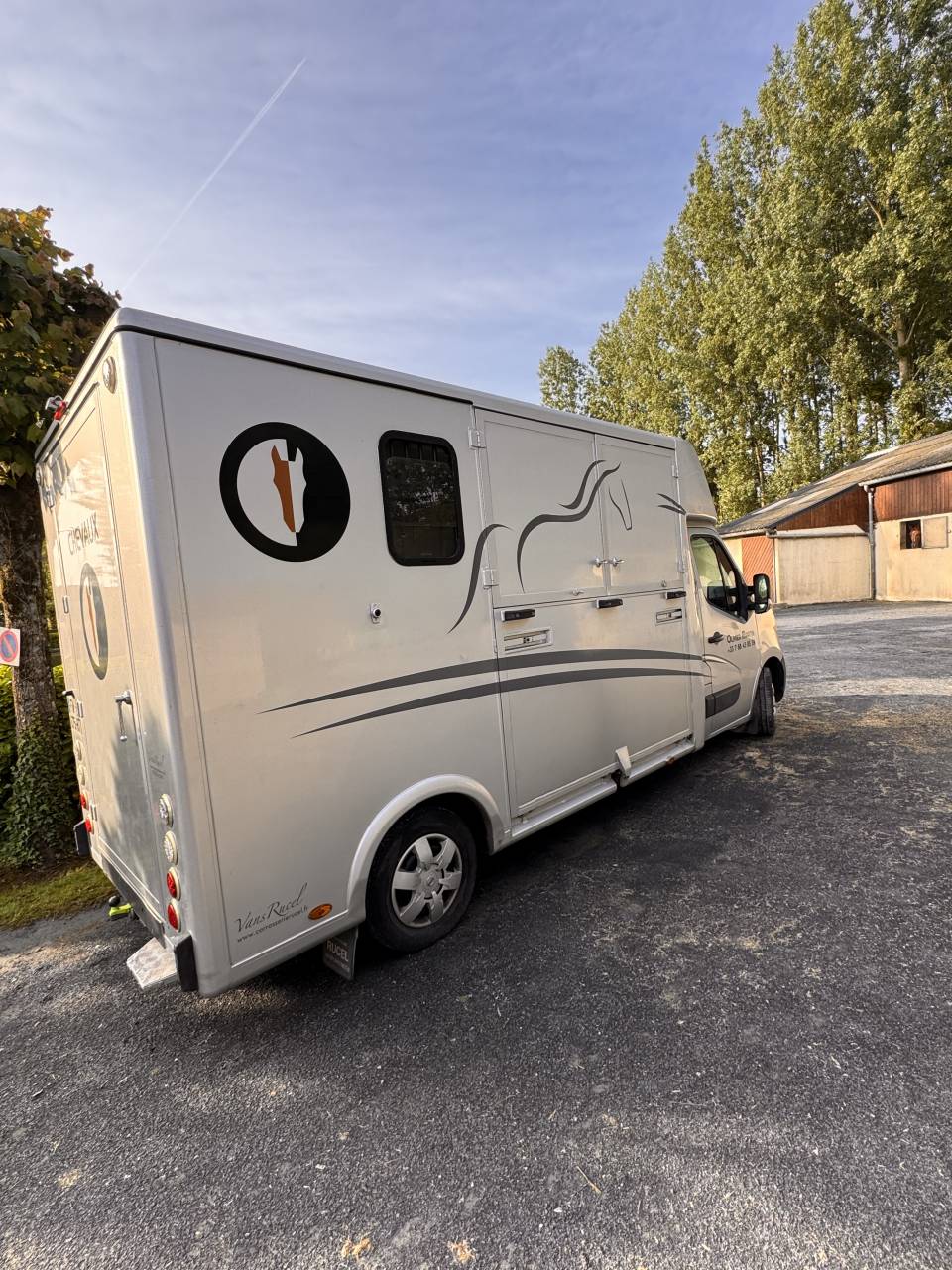 URGENT Camion chevaux 2 places STALLES 
