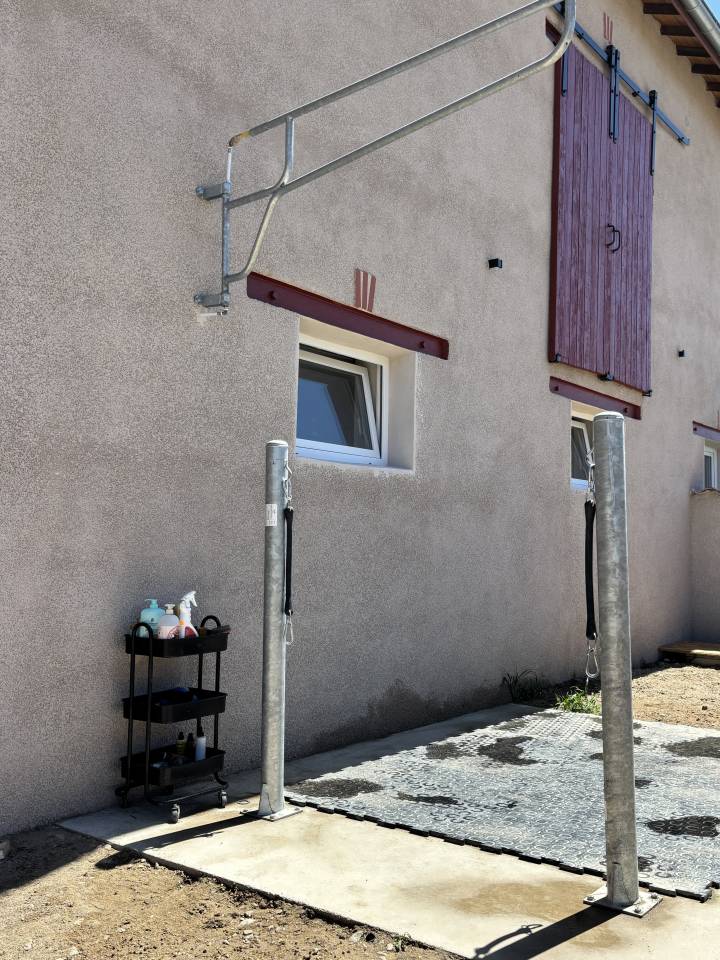 Pension 5⭐️ boxe/ paddock et pr&eacute; - 42110 Poncins