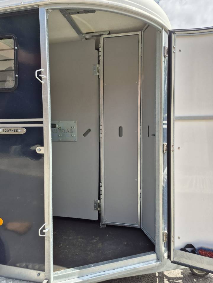 Van Fautras Oblic Troph&eacute; model haras stalle