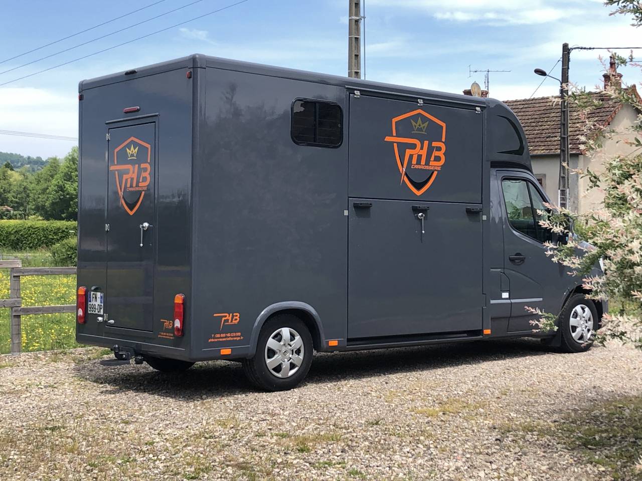 A LOUER CAMION VL RENAULT 3 places  180 CV Boite