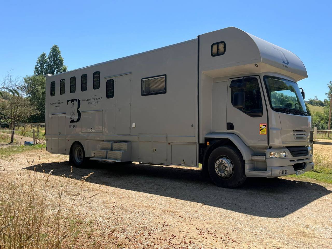 DAF 6 PLACES CHEVAUX + APPARTEMENT 4 COUCHAGES 