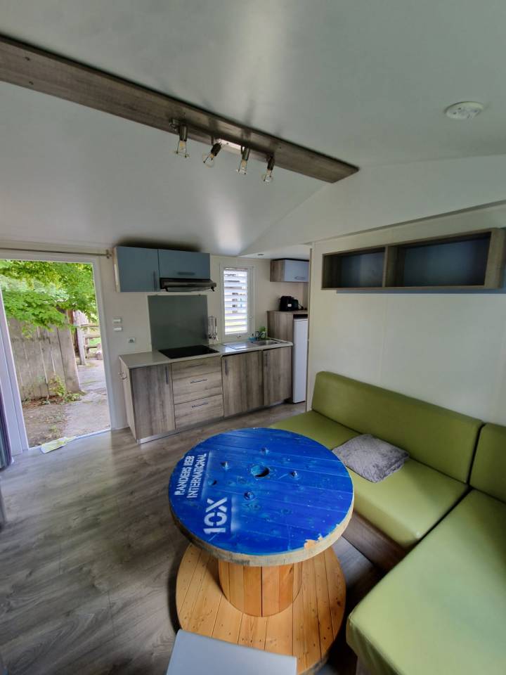 Bungalow 4 personnes + Prés à disposition pour chevaux