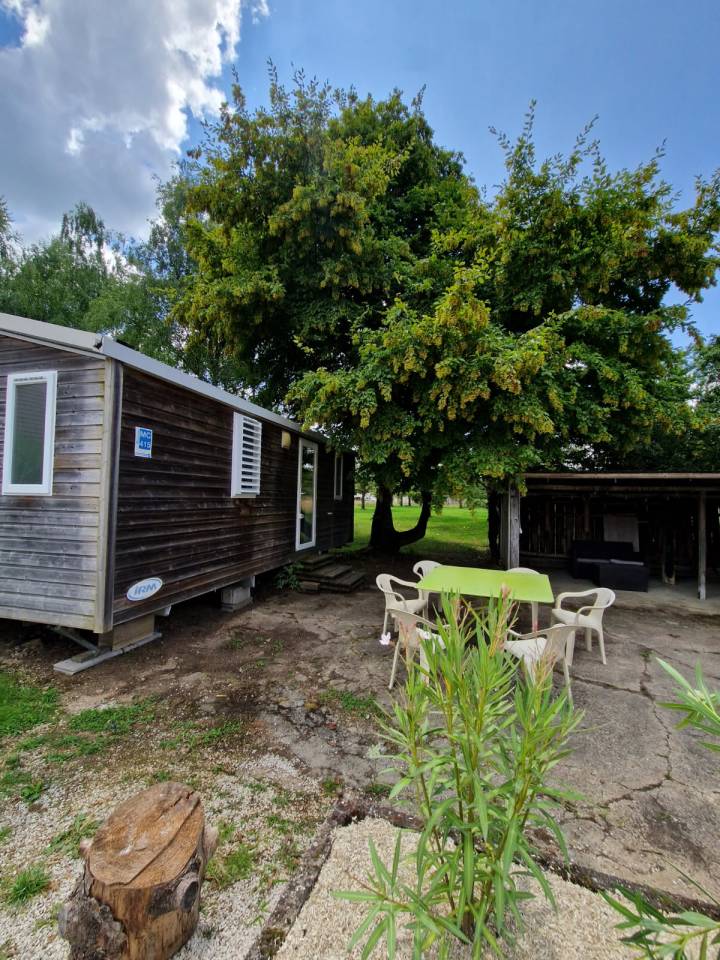 Bungalow 4 personnes + Prés à disposition pour chevaux