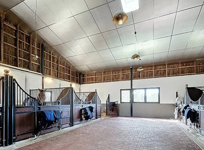 Location de box avec acc&egrave;s aux infrastructures