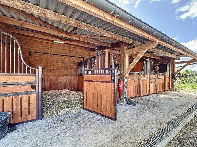 Location de box avec acc&egrave;s aux infrastructures