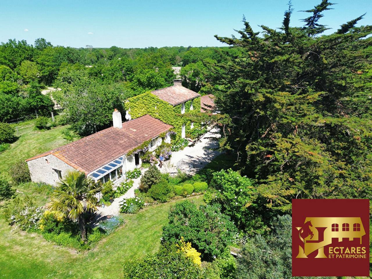 Maison Machecoul , 240 m2, 12 hectares.