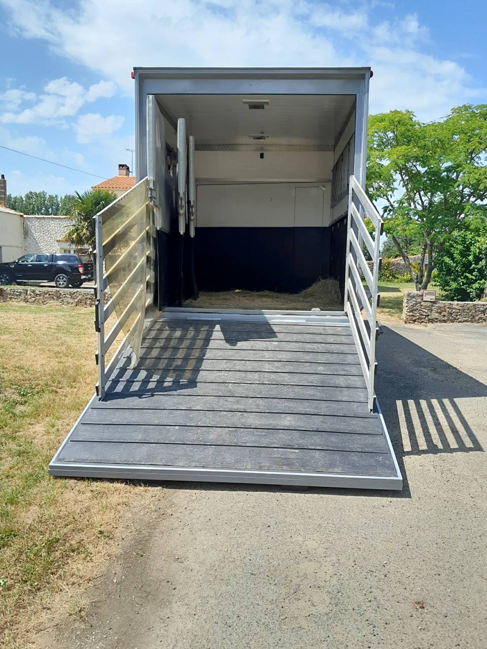 Camion MAN transport de 4 grands chevaux avec home-car