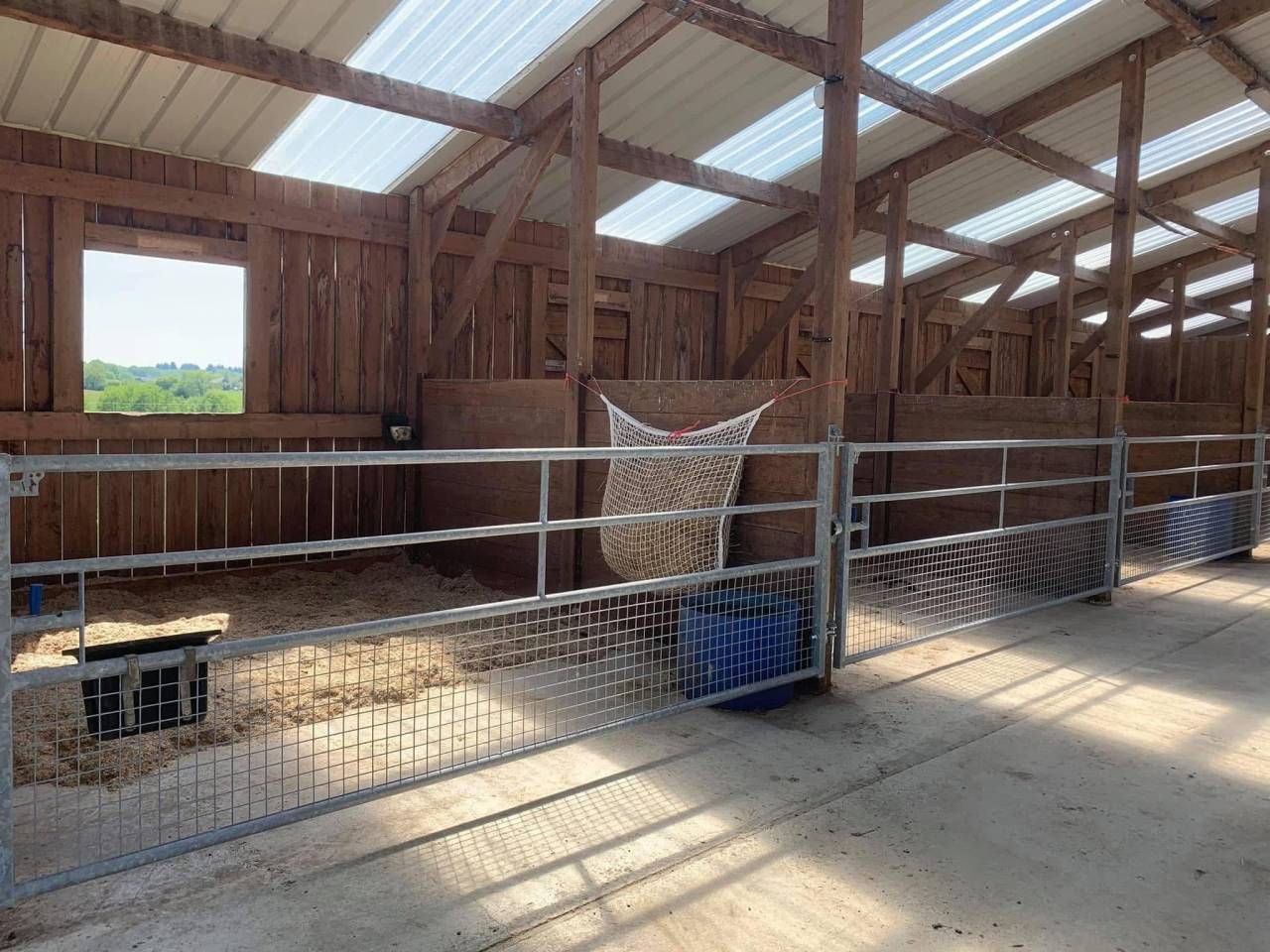 Pension cheval box / paddock 