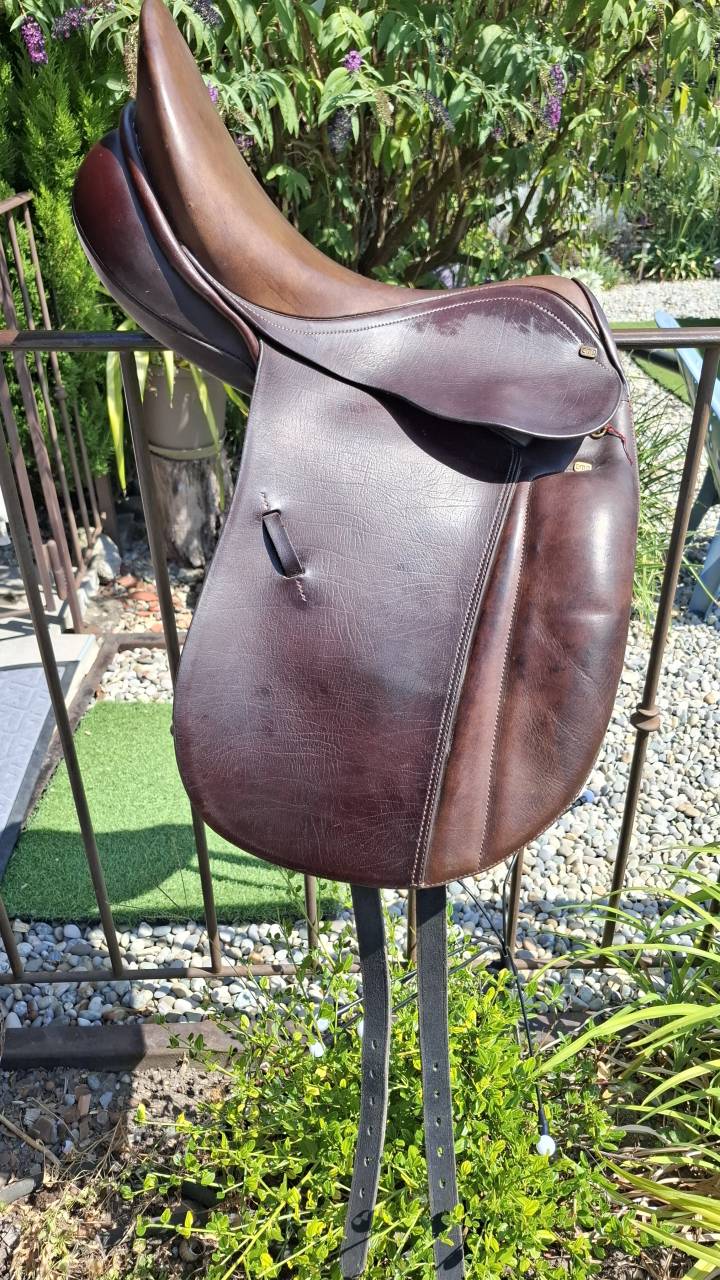 Selle dressage CTD Révolution 17.5" marron 