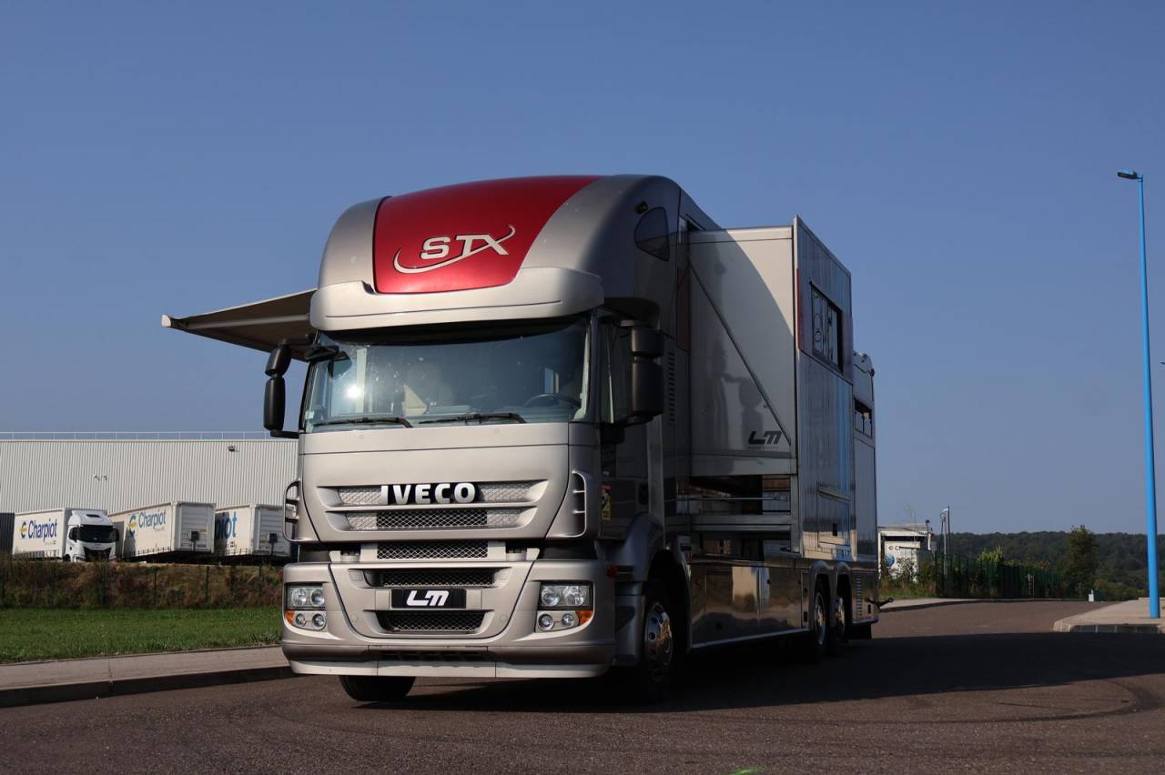 IVECO 26.360 STX - 6 CHEVAUX - POP OUT - VENDU