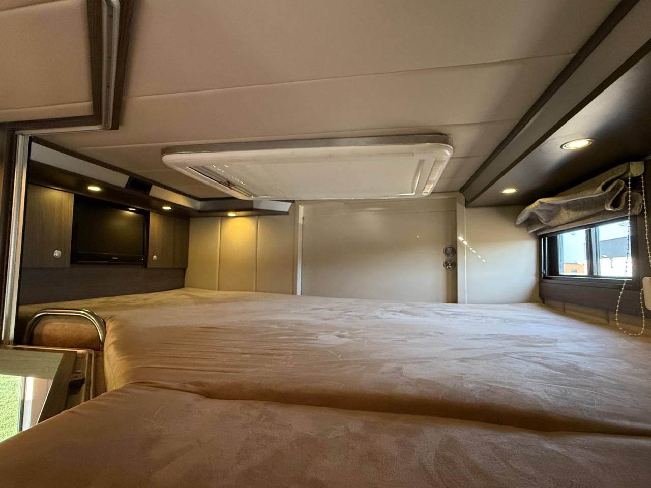 IVECO 26.360 STX - 6 CHEVAUX - POP OUT - VENDU